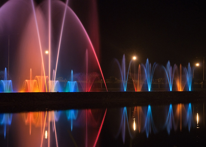 Η καταπληκτική πηγή νερού του Ντουμπάι, φως των οδηγήσεων παρουσιάζει στην πηγή νέο/επιστημονικό σχέδιο προμηθευτής